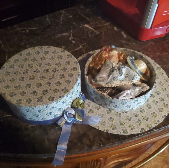 delton fine collectibles